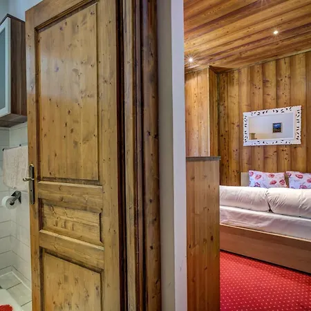 Apartmán 4br In Chalet Neige - What'app - 0049-1762-5840-693 - For Reservations! *